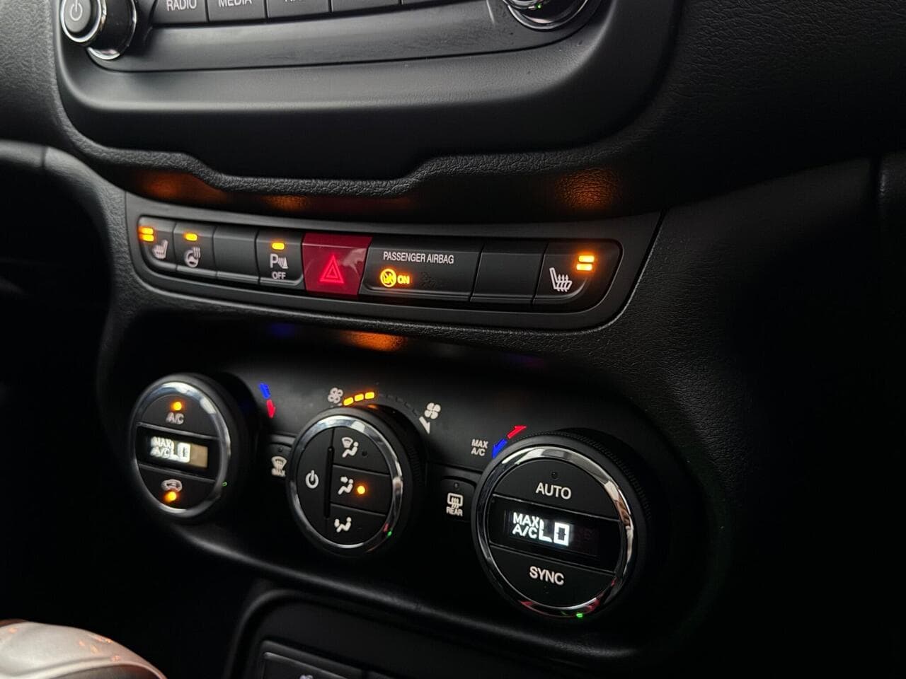 Jeep Renegade thumbnail Interior Front