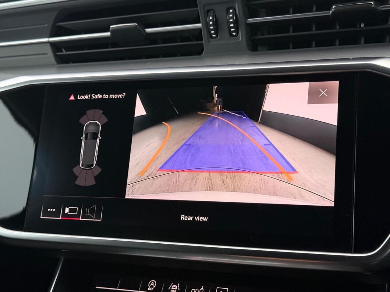 Audi A6 Avant thumbnail Infotainment System