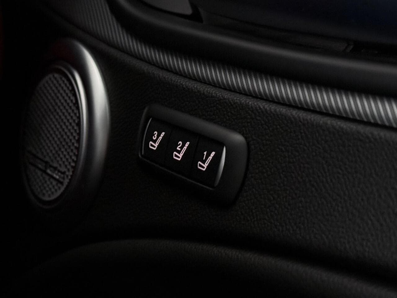 Alfa Romeo Stelvio thumbnail Misc Controls