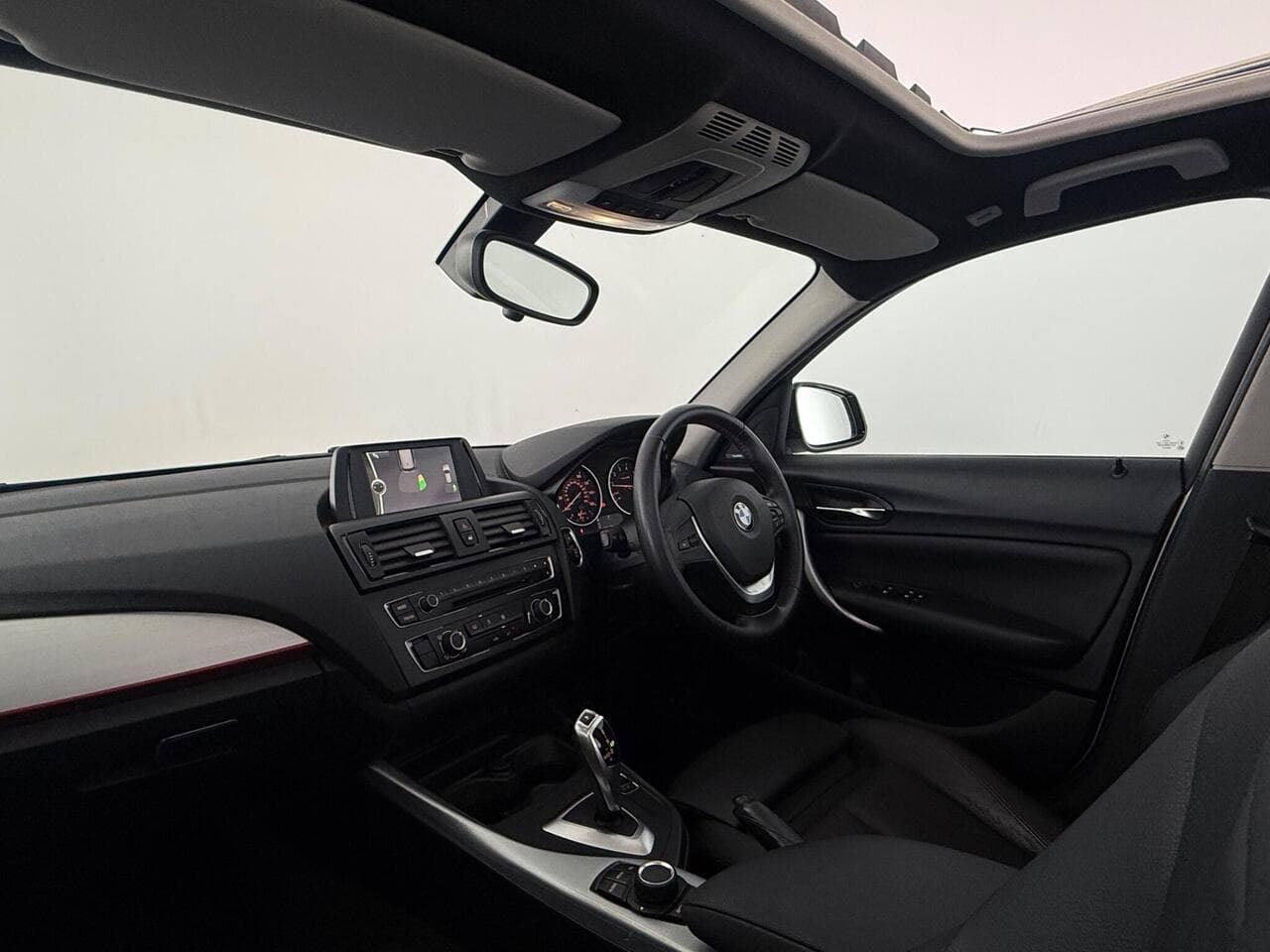 BMW 1 Series thumbnail Interior Front
