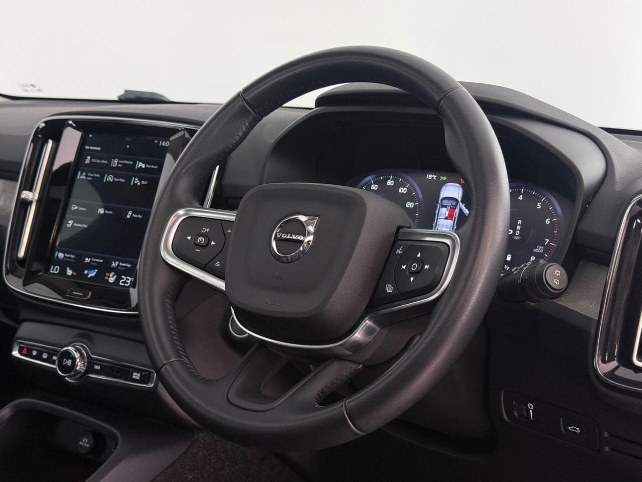 Volvo XC40 thumbnail Steering Wheel