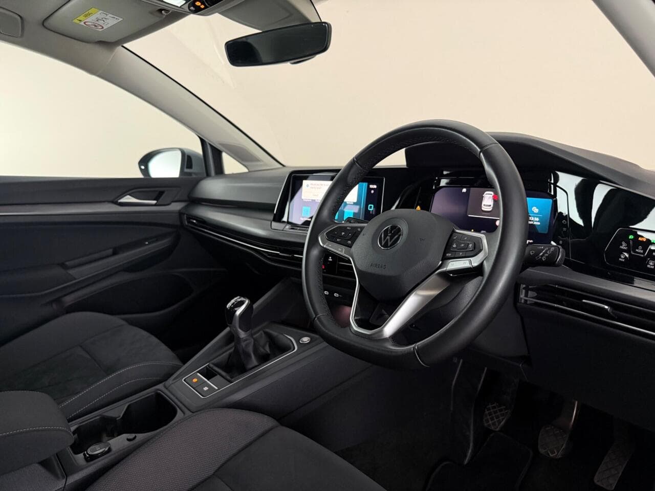 Volkswagen Golf thumbnail Interior Front