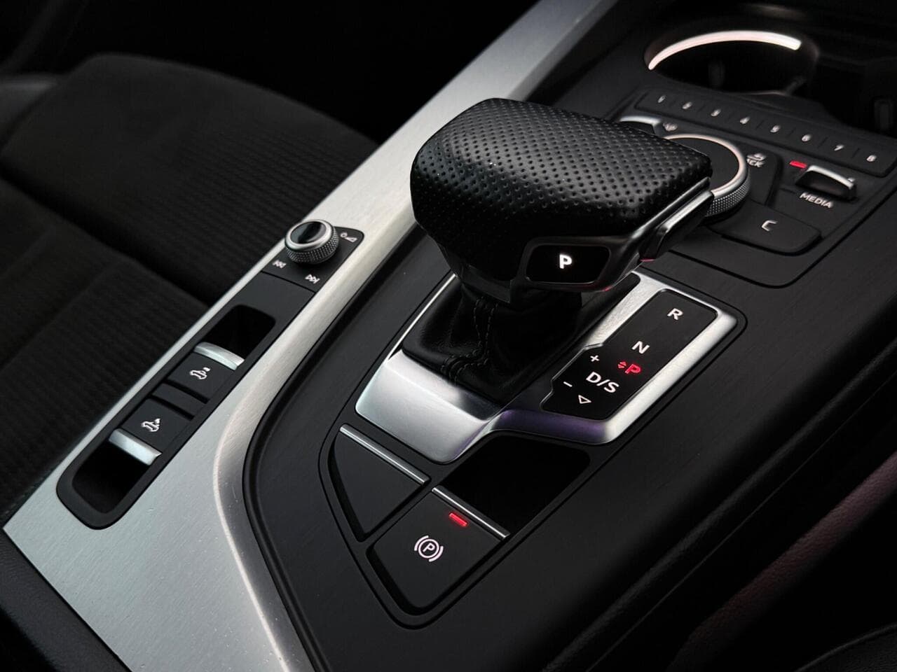 Audi A5 Cabriolet thumbnail Misc Controls
