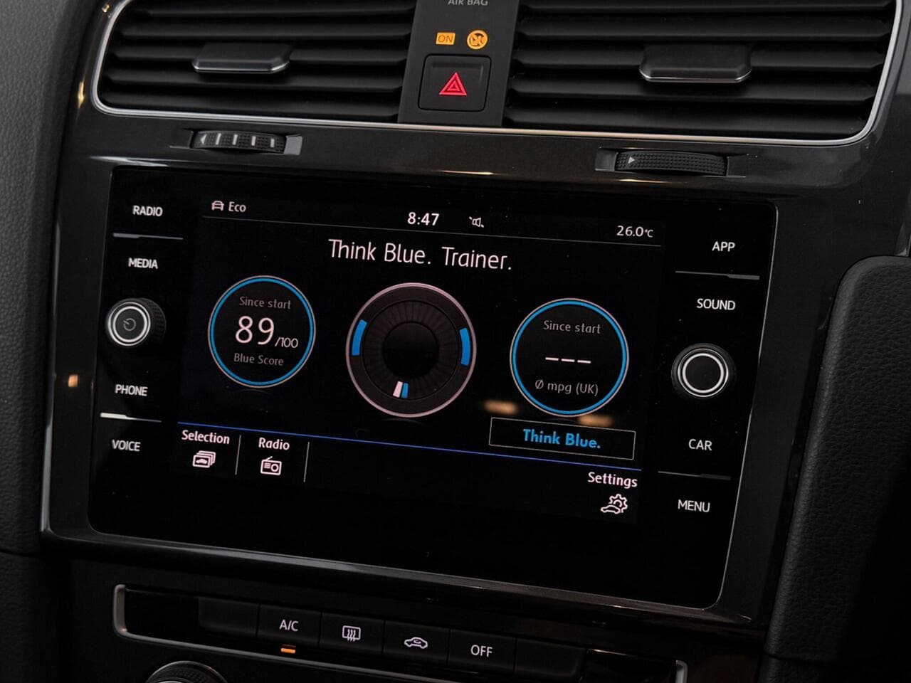 Volkswagen Golf thumbnail Infotainment System