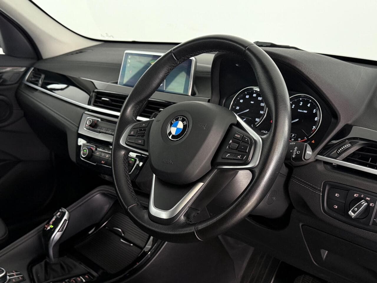 BMW X1 thumbnail Steering Wheel