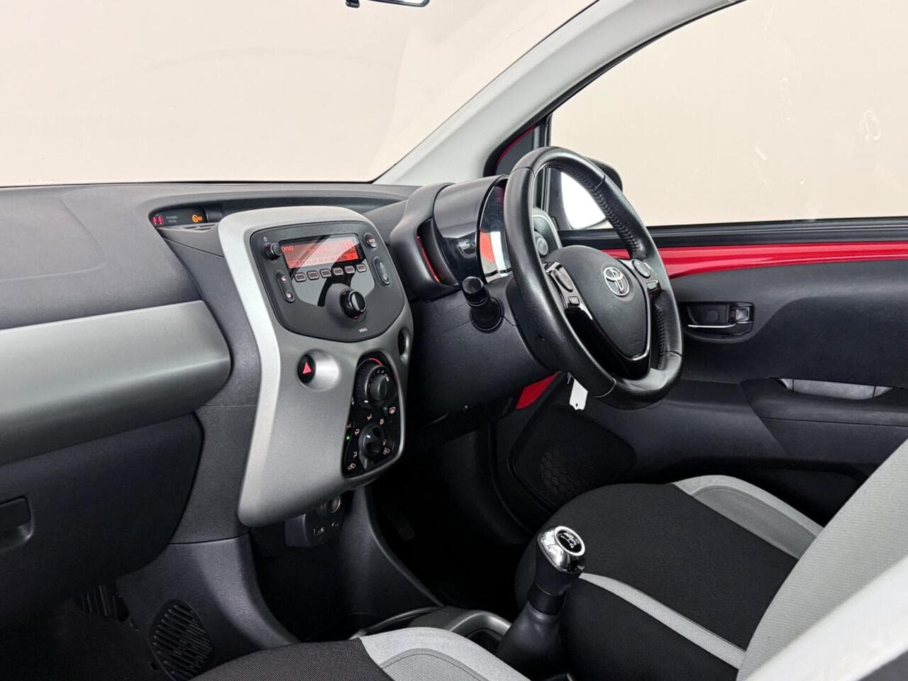 Toyota AYGO thumbnail Interior Front
