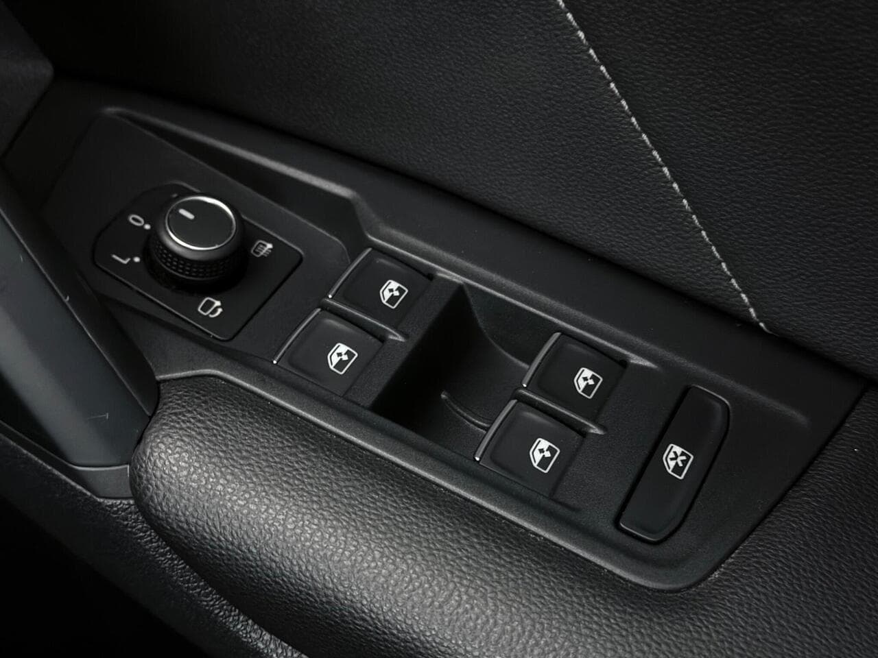 Volkswagen Tiguan thumbnail Misc Controls