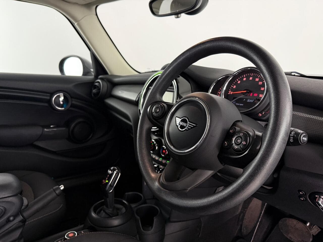 MINI Hatch thumbnail Interior Front