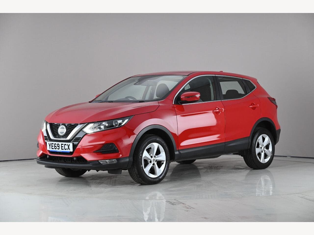 Nissan Qashqai thumbnail Front Left