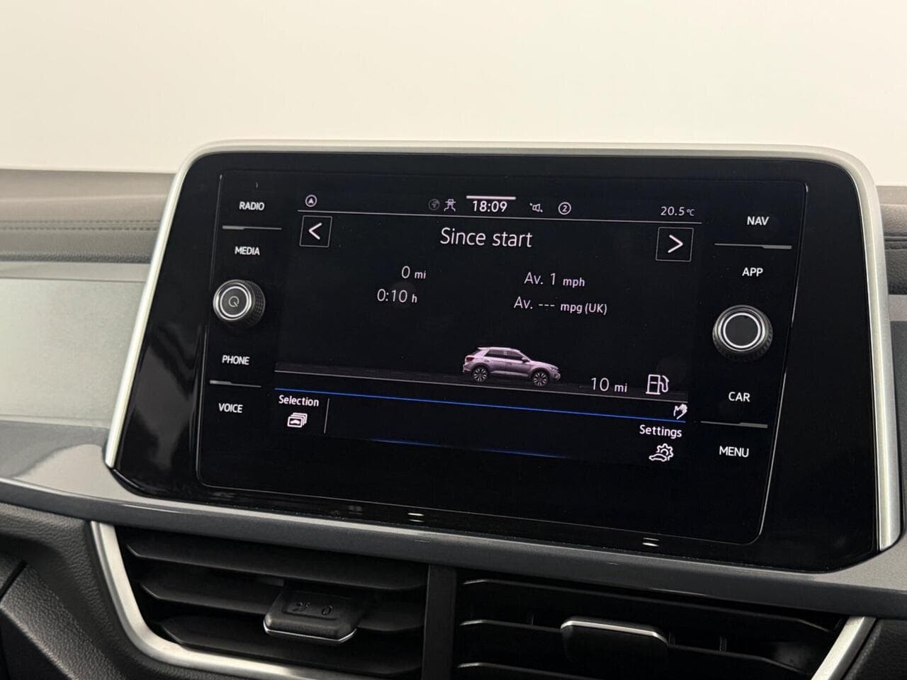 Volkswagen T-Roc thumbnail Infotainment System
