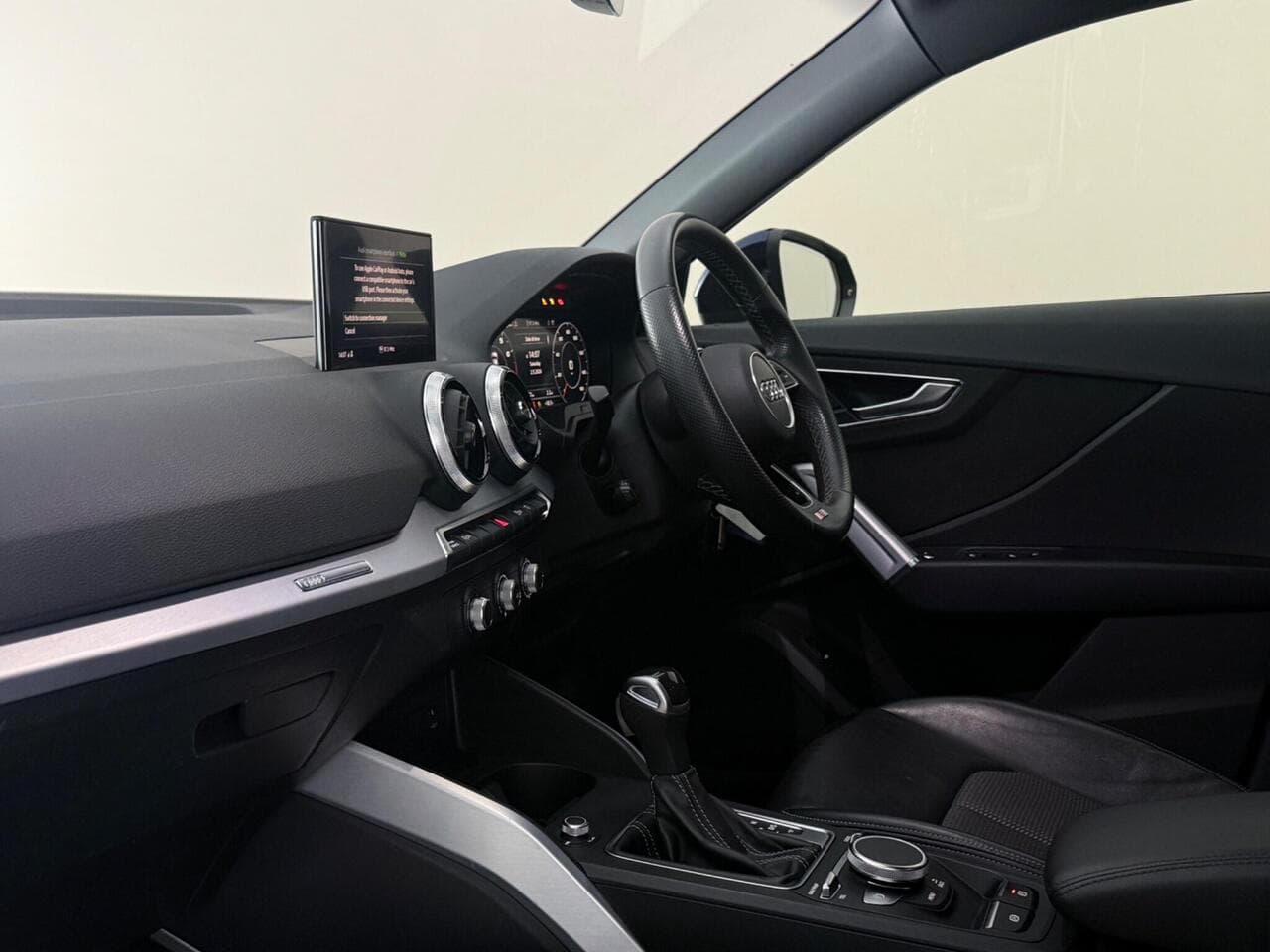 Audi Q2 thumbnail Interior Front