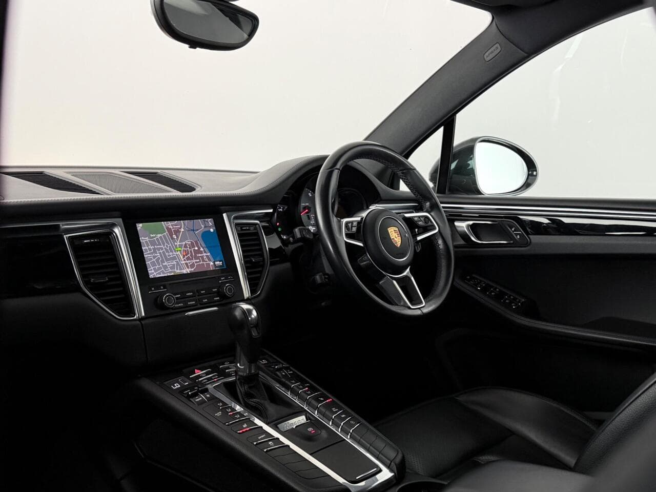 Porsche Macan thumbnail Interior Front
