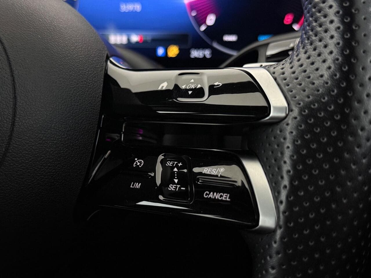 Mercedes-Benz C Class thumbnail Misc Controls