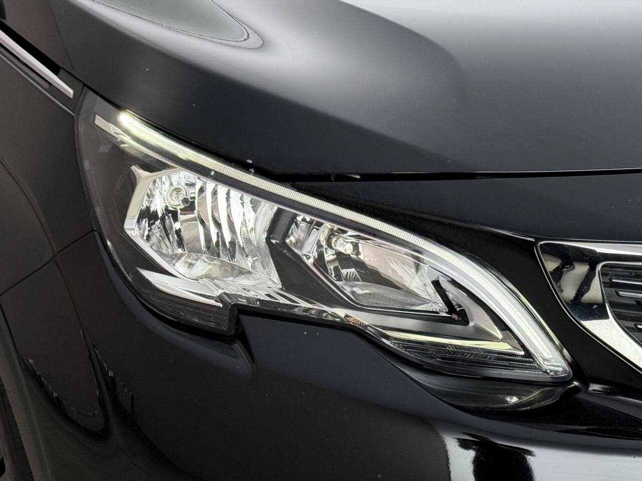 Peugeot 5008 thumbnail Lights Front