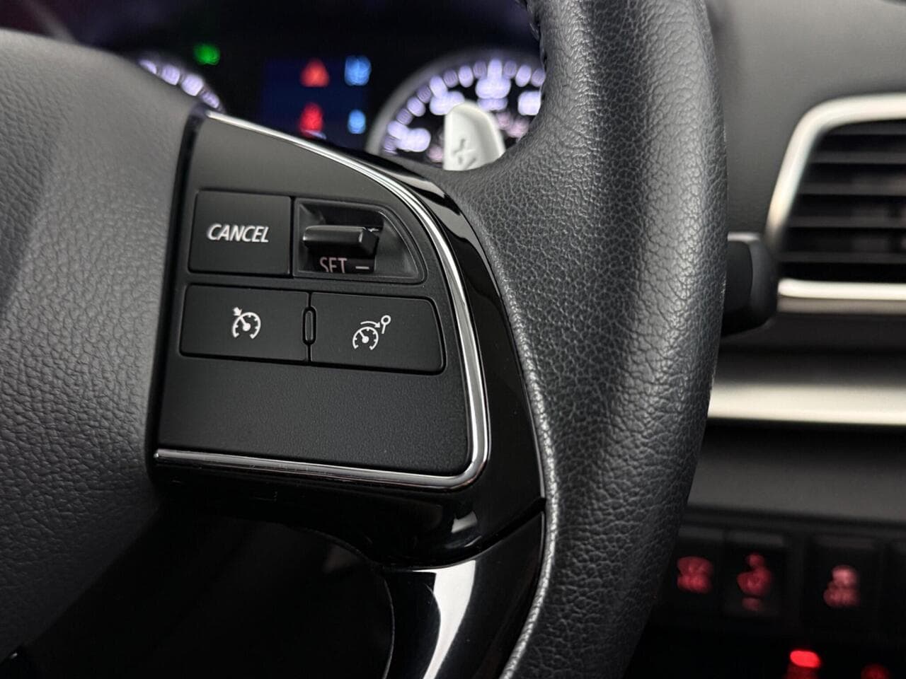 Mitsubishi Eclipse Cross thumbnail Misc Controls