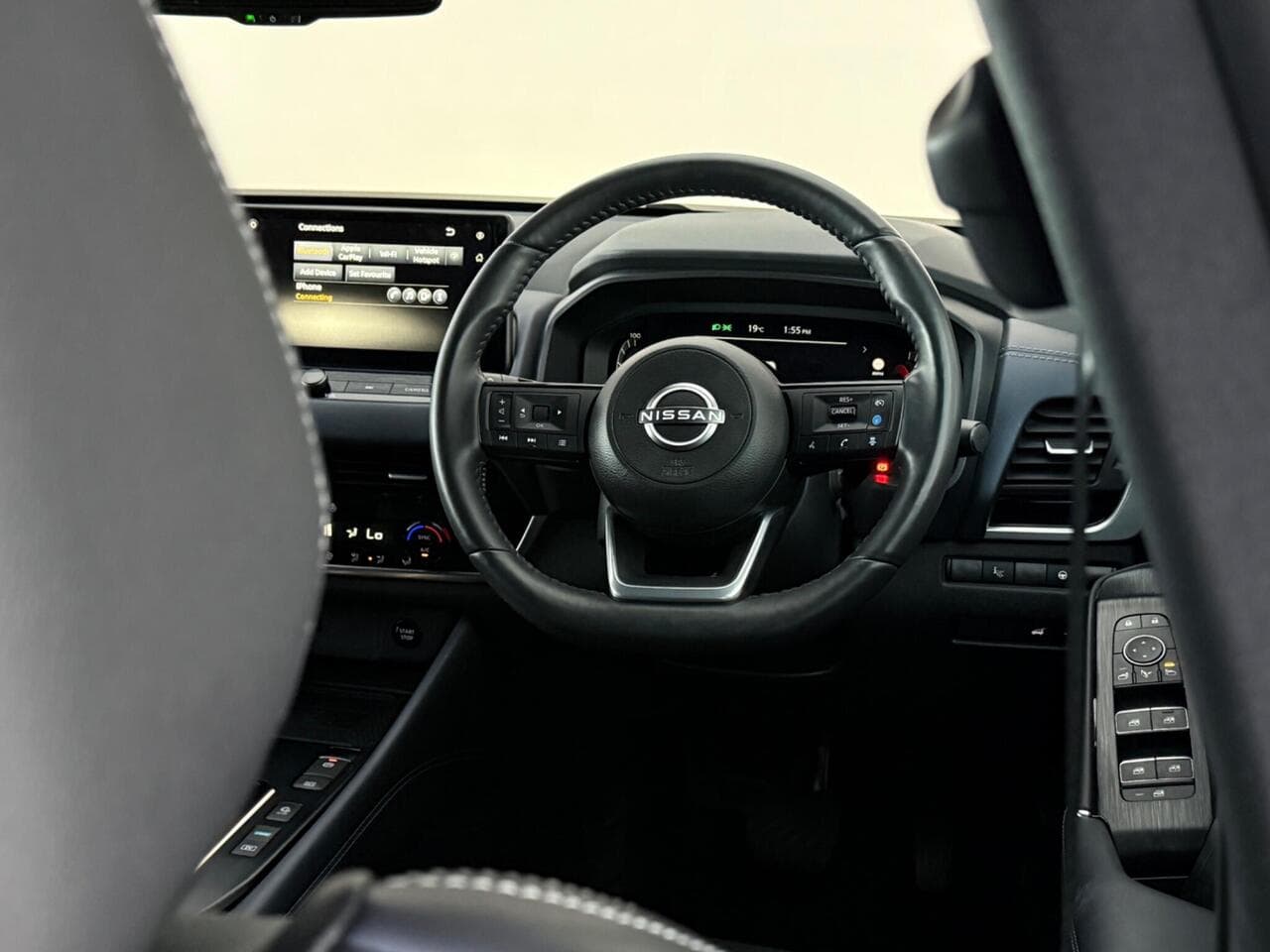 Nissan Qashqai thumbnail Interior Front