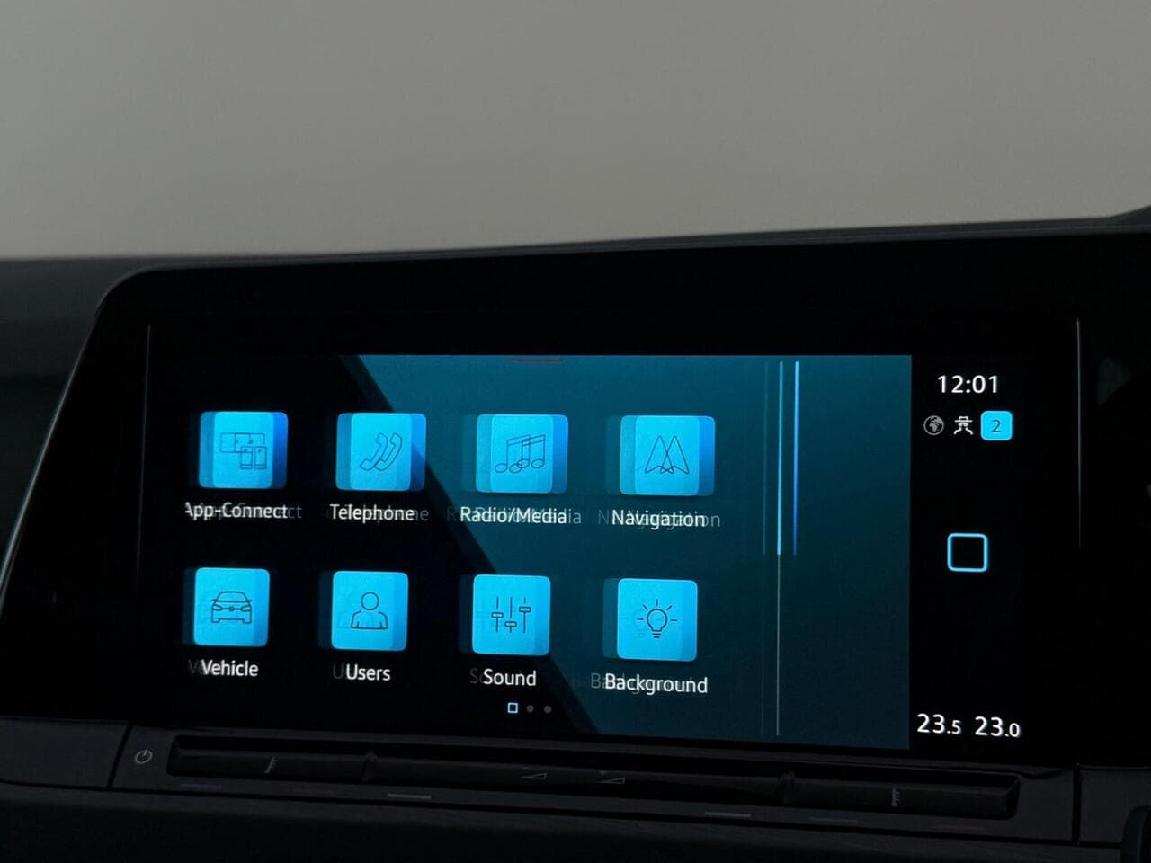Volkswagen Golf thumbnail Infotainment System