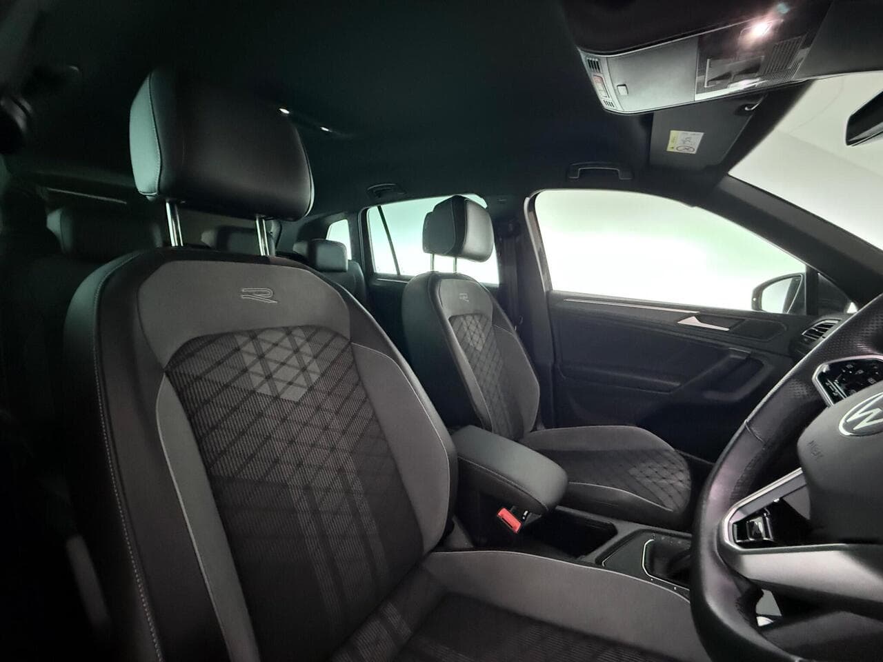 Volkswagen Tiguan thumbnail Seat Driver