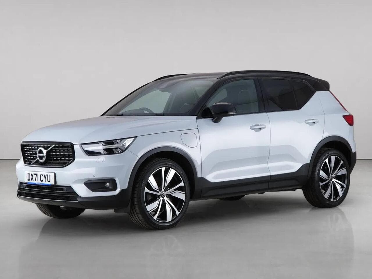 Volvo XC40 thumbnail Front Left