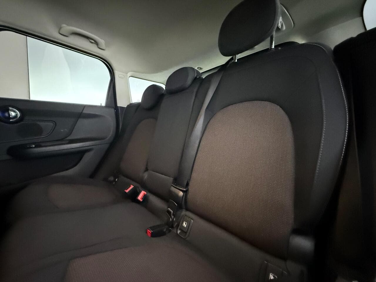 MINI Countryman thumbnail Seats Rear