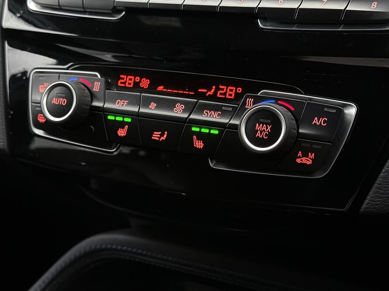BMW X1 thumbnail Interior Front