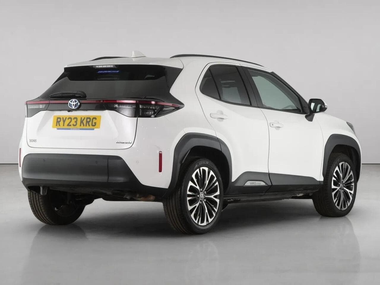 Toyota Yaris Cross thumbnail Rear Right