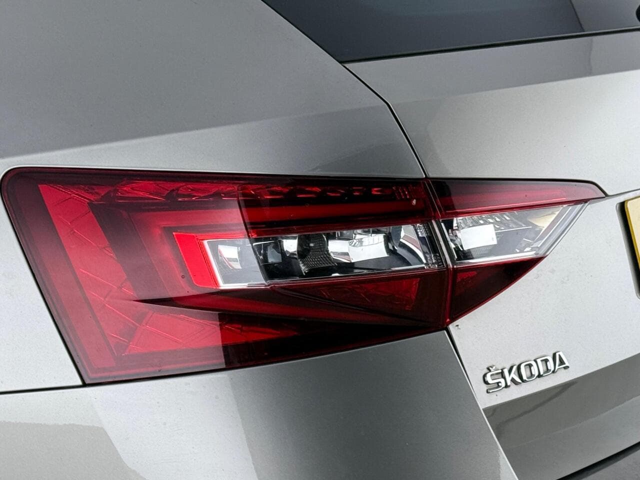 Skoda Superb thumbnail Lights Rear