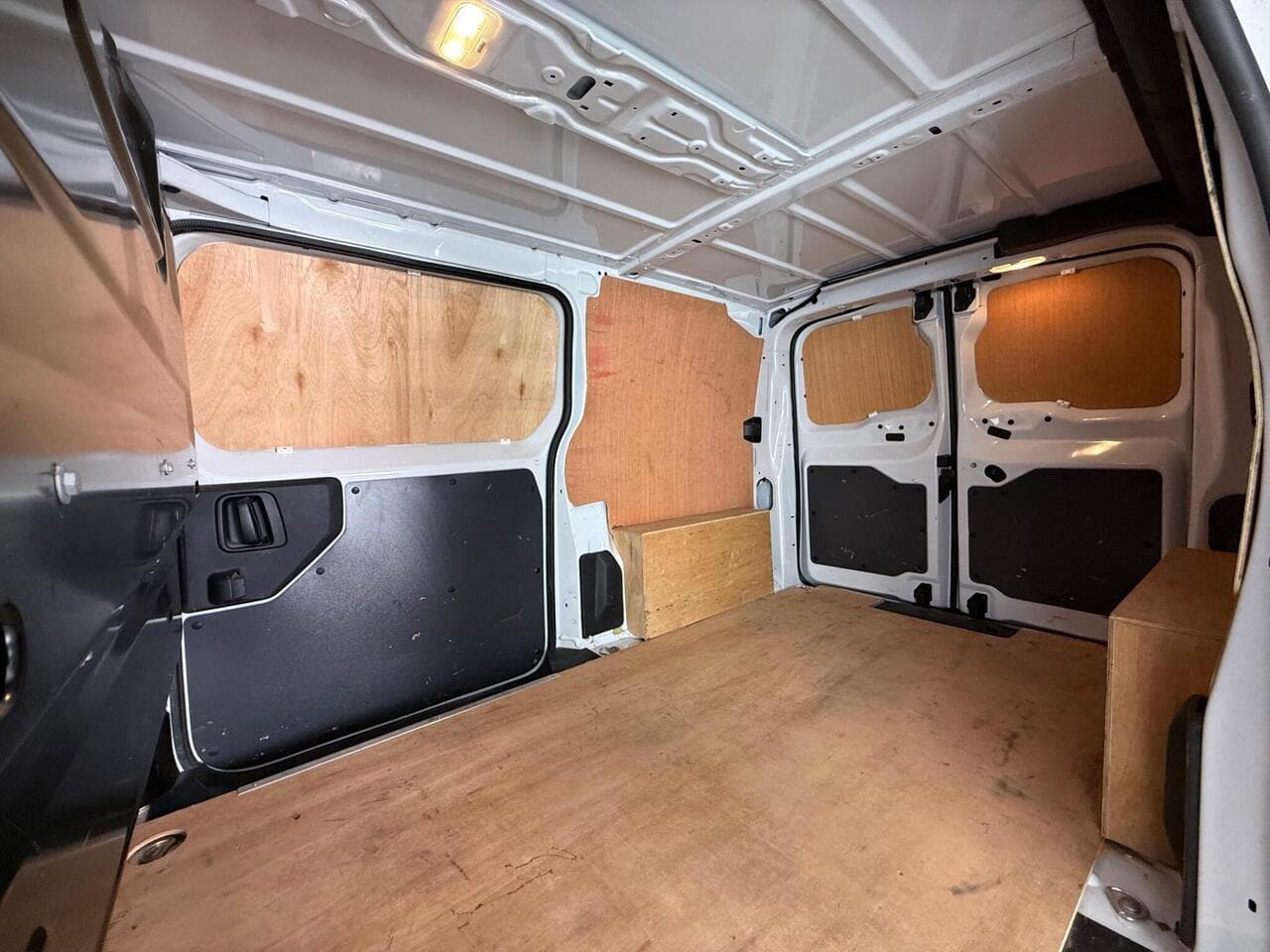 Vauxhall Vivaro thumbnail Cargo Space