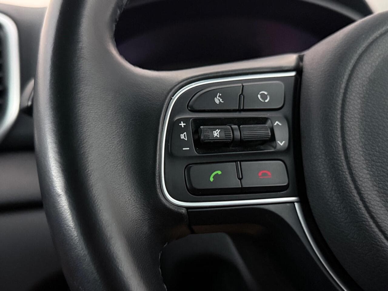 Kia Sportage thumbnail Misc Controls