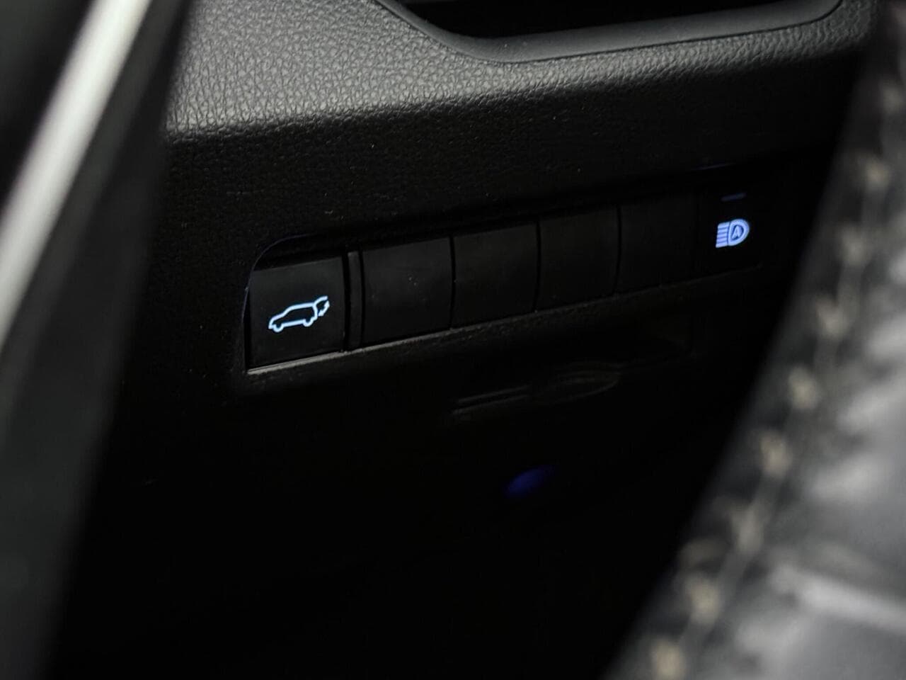Toyota RAV4 thumbnail Misc Controls