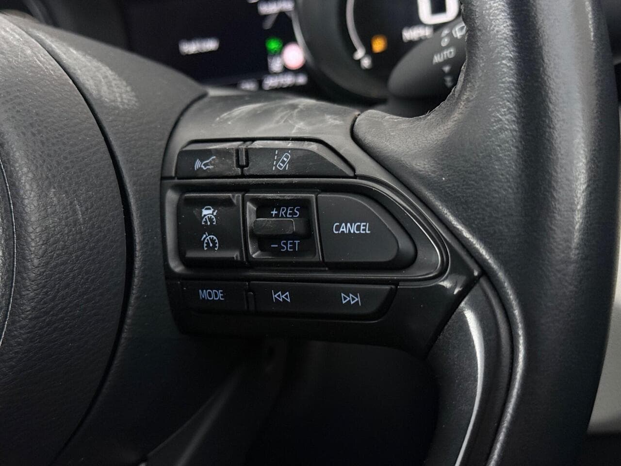 Toyota Yaris thumbnail Misc Controls