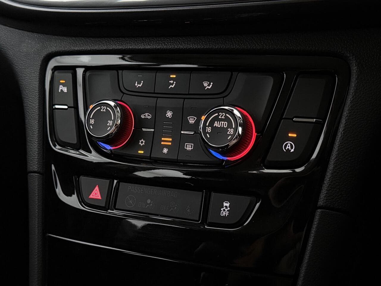 Vauxhall Mokka X thumbnail Misc Controls