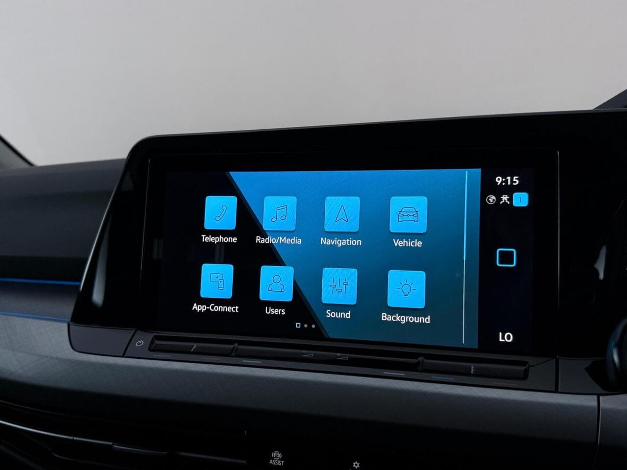 Volkswagen Golf thumbnail Infotainment System