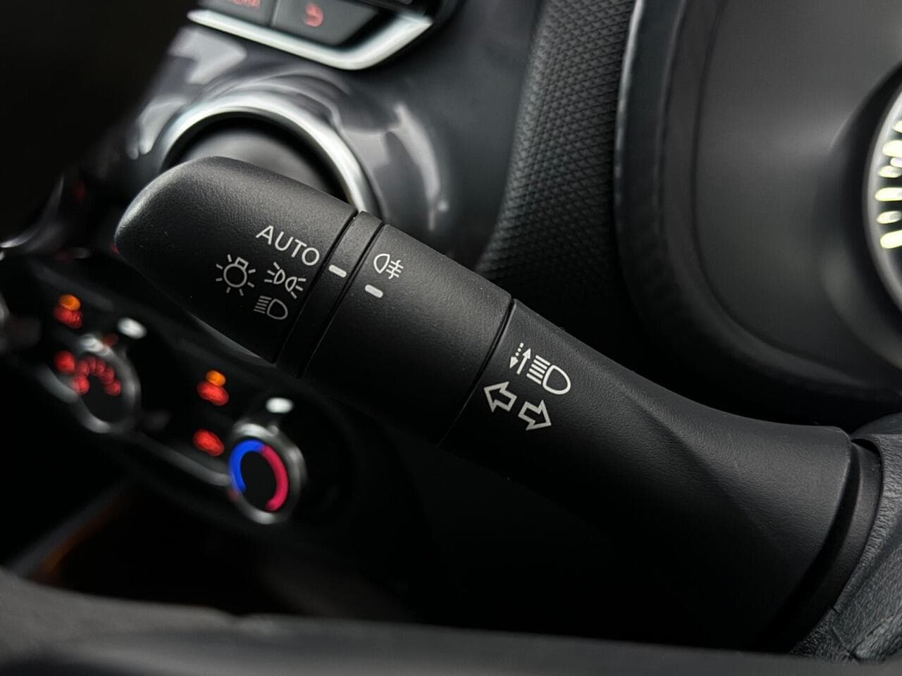 Nissan Juke thumbnail Misc Controls