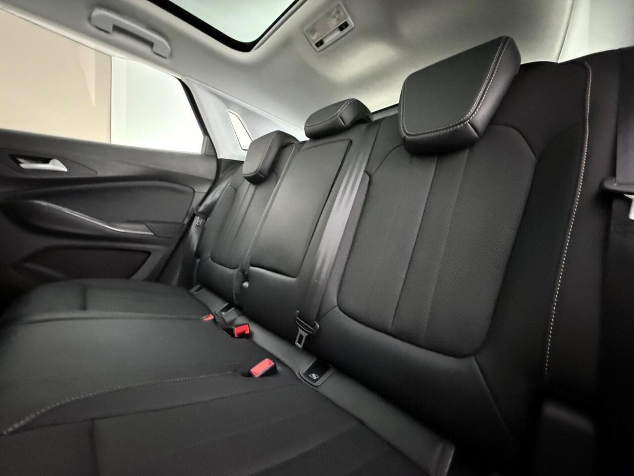 Vauxhall Grandland X thumbnail Seats Rear