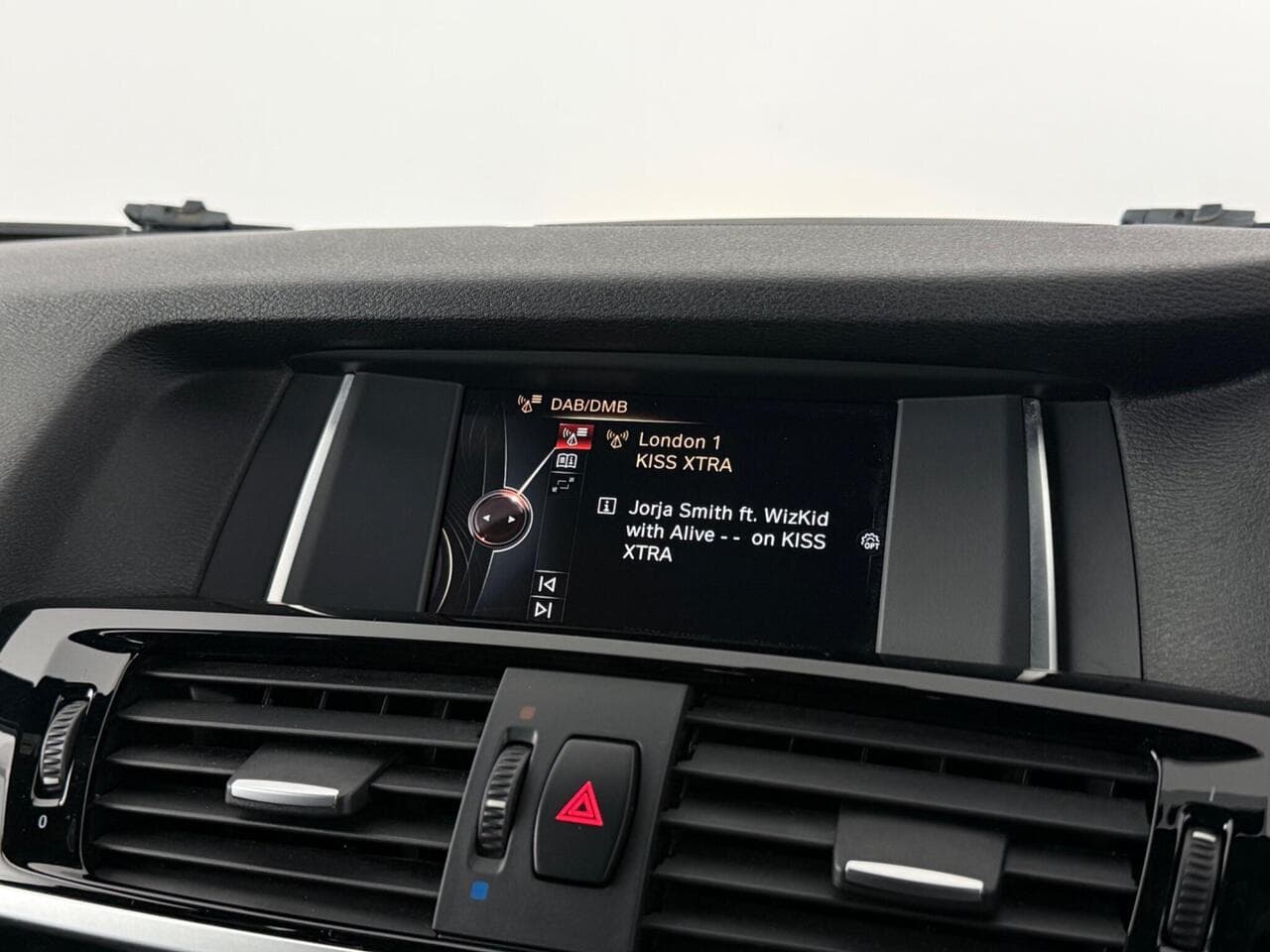 BMW X3 thumbnail Infotainment System