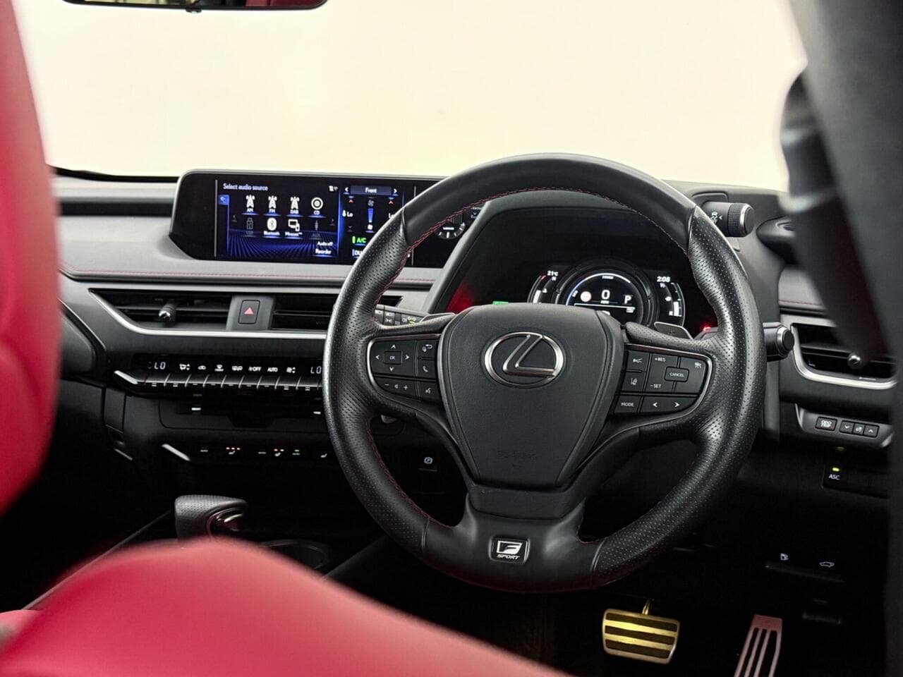 Lexus UX thumbnail Steering Wheel