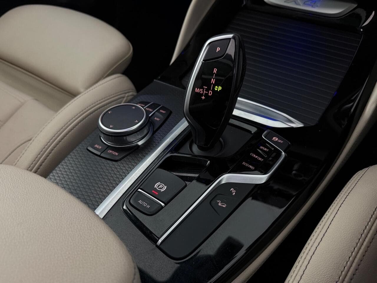 BMW X4 thumbnail Interior Front