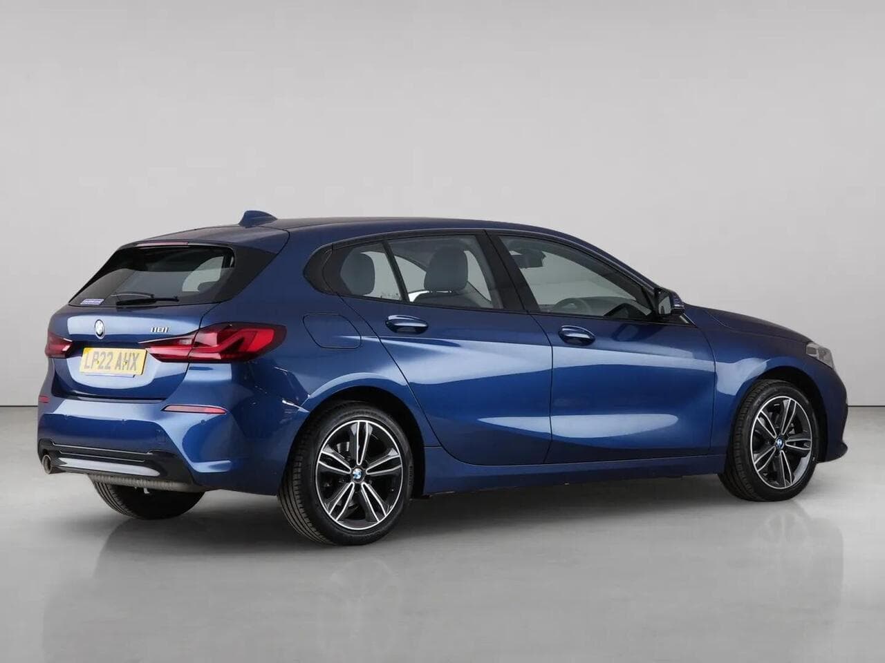 BMW 1 Series thumbnail Side Right