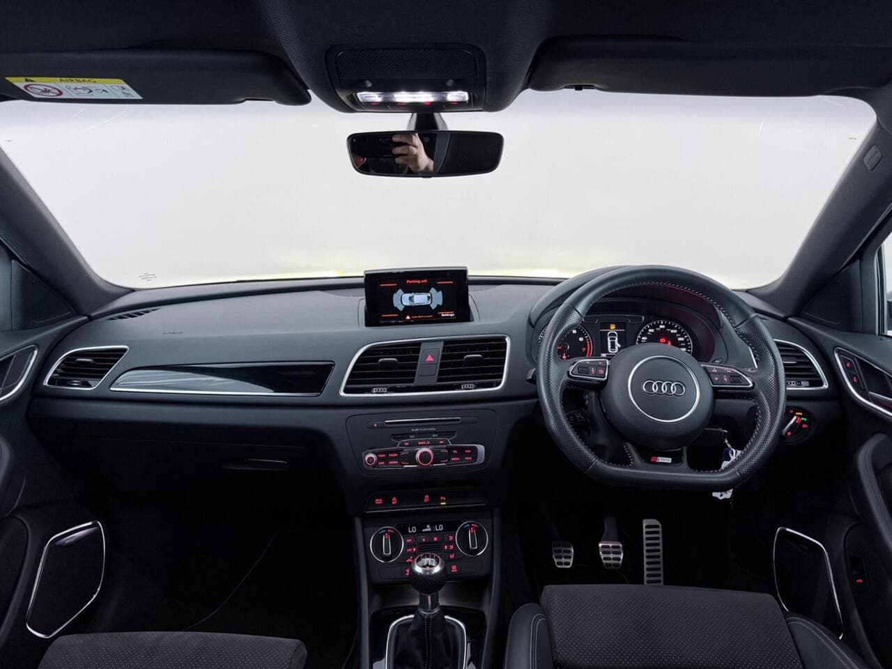 Audi Q3 thumbnail Interior Front