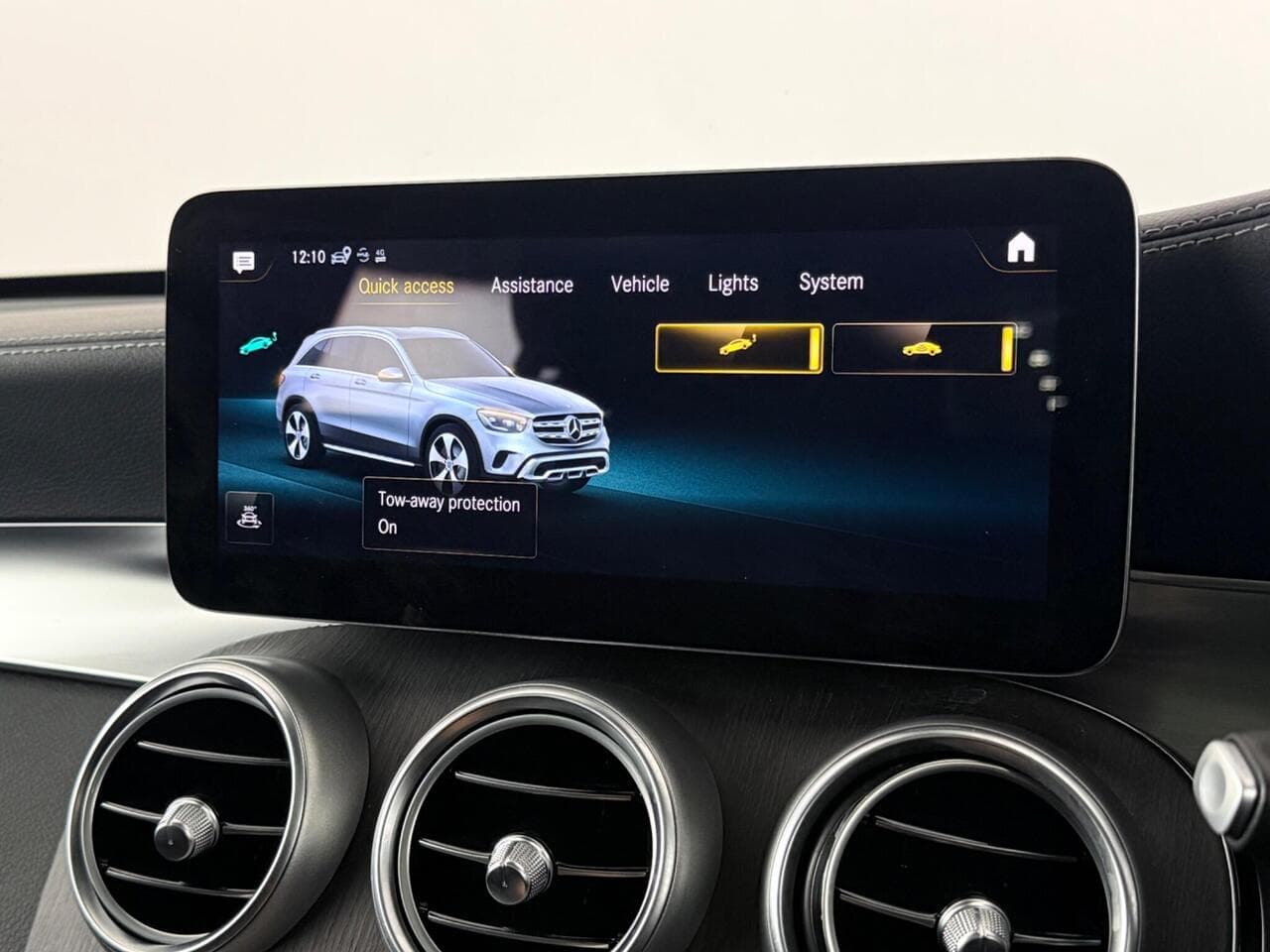 Mercedes-Benz GLC thumbnail Infotainment System