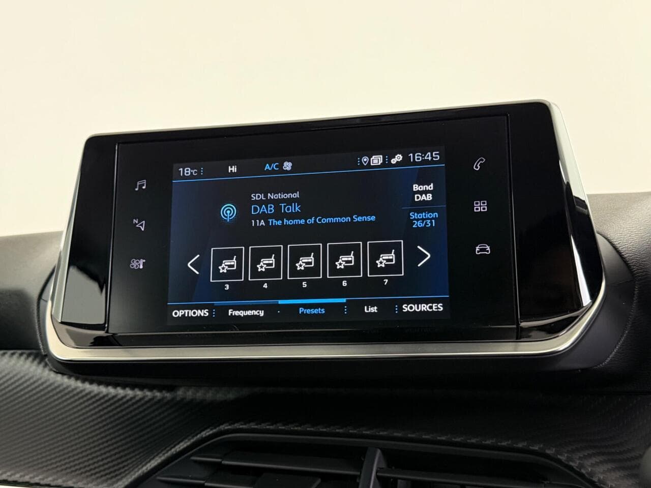 Peugeot 208 thumbnail Infotainment System