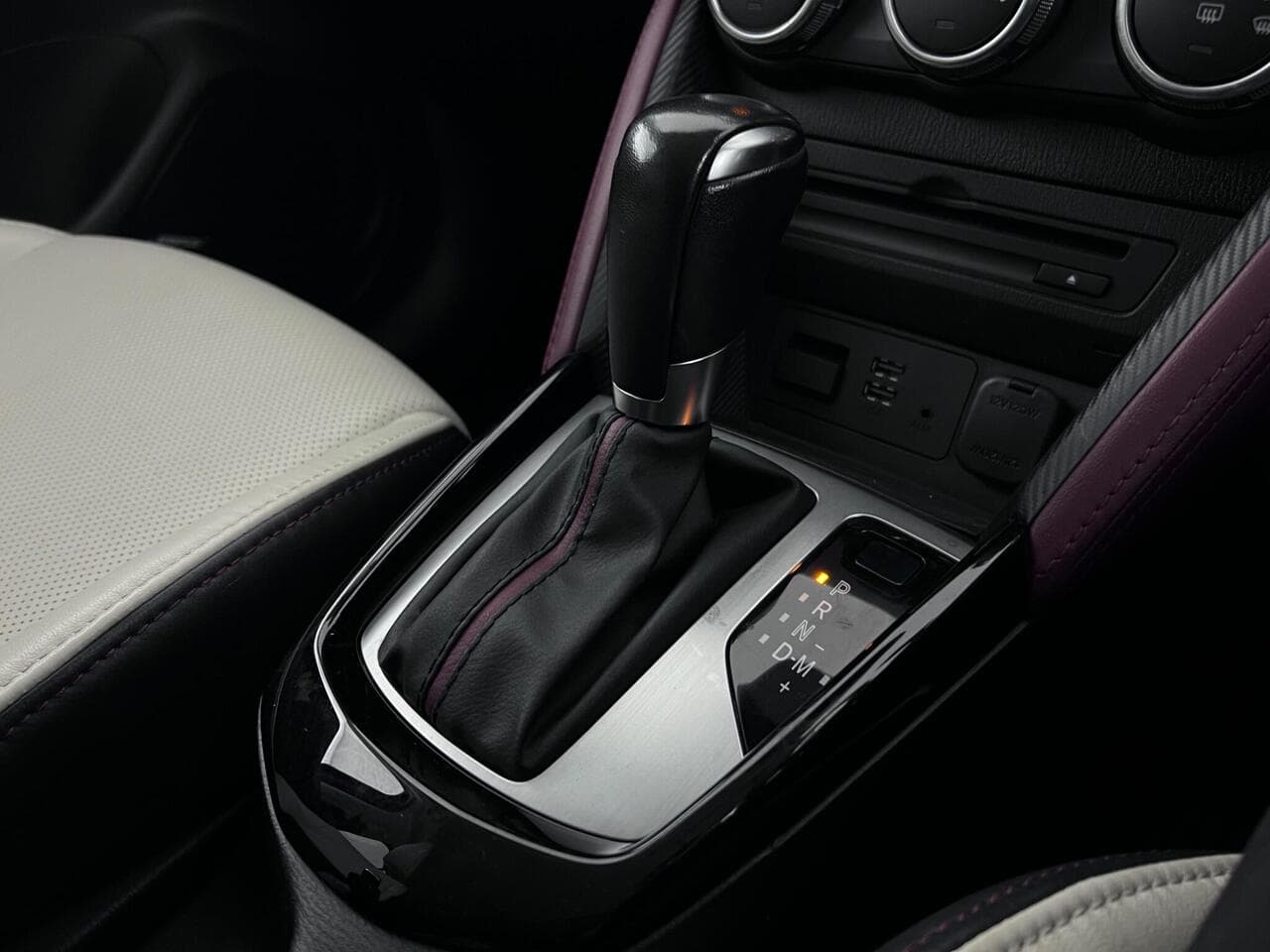 Mazda CX-3 thumbnail Interior Front