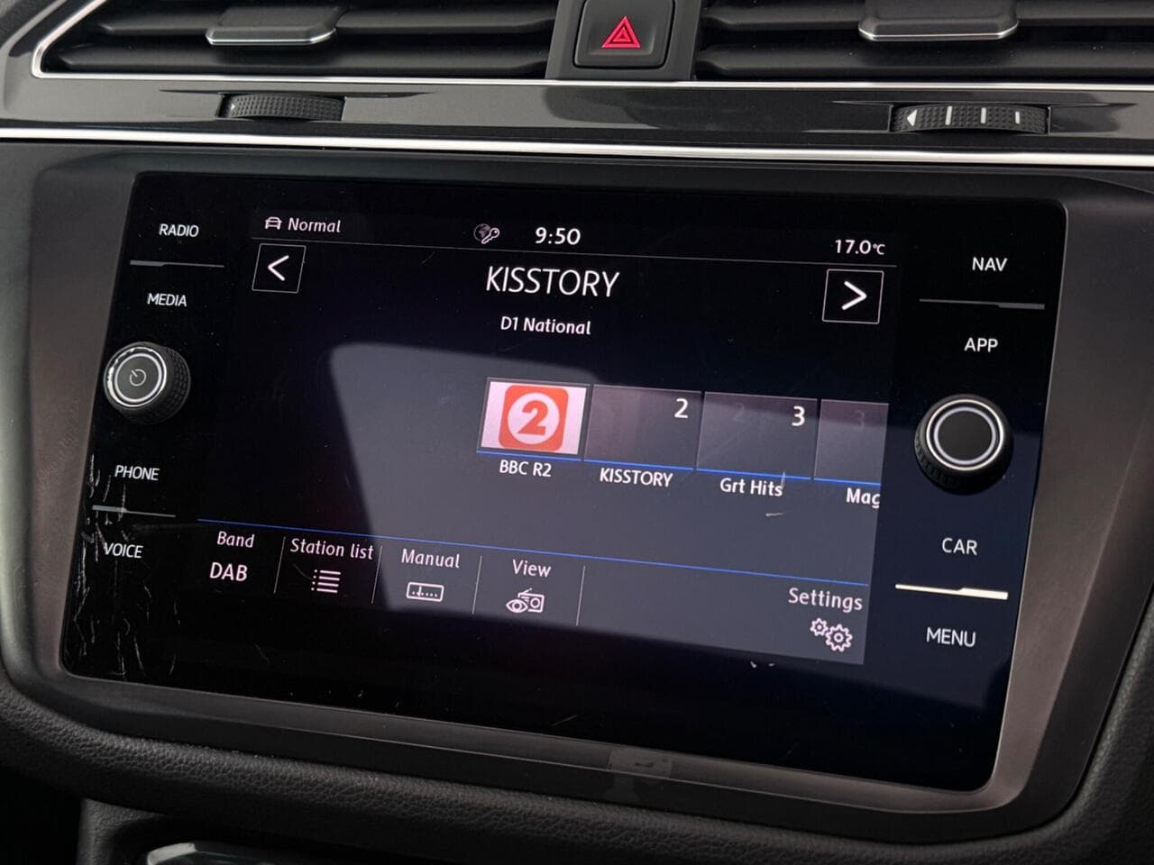Volkswagen Tiguan thumbnail Infotainment System