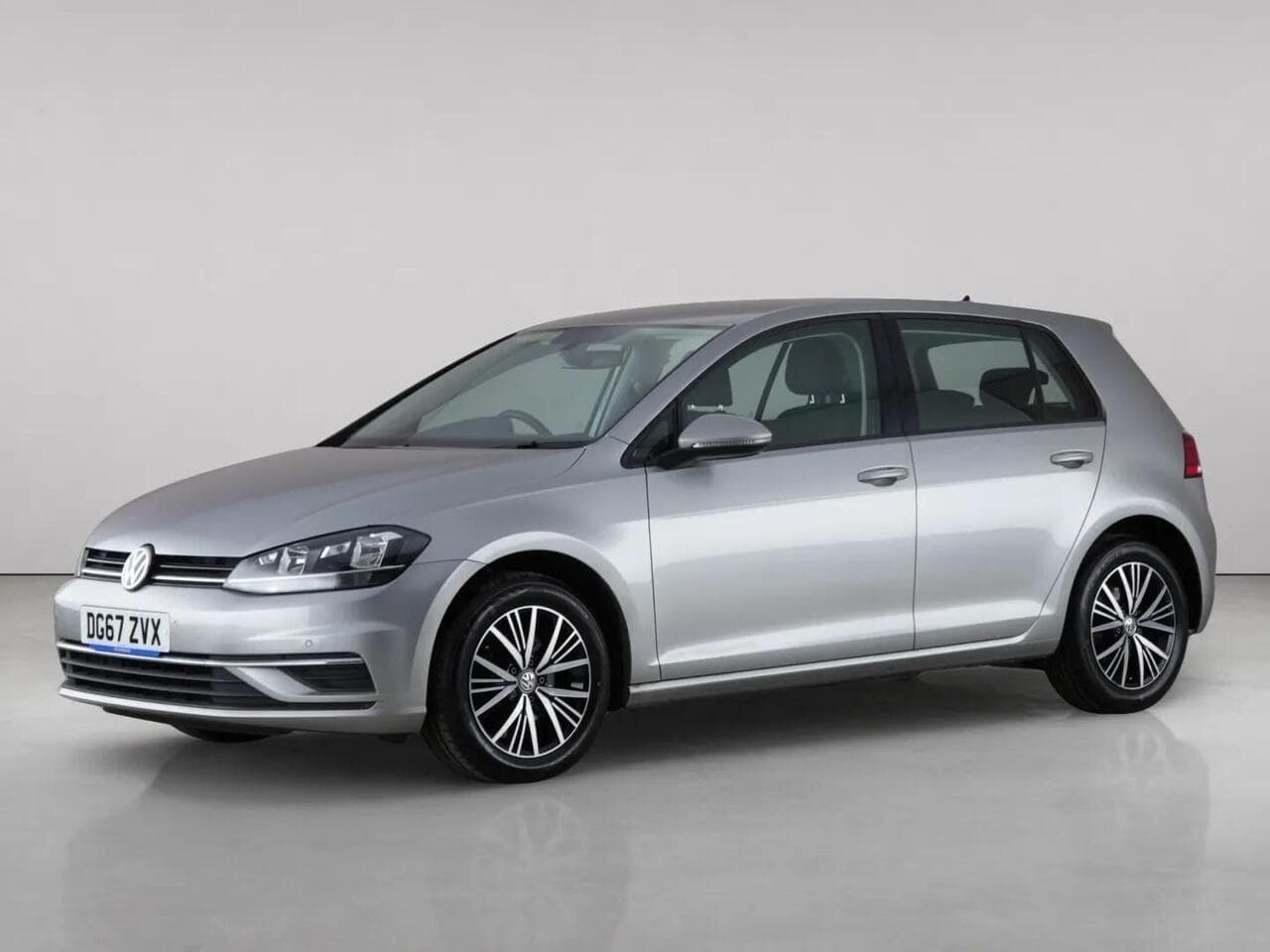 Volkswagen Golf thumbnail Front Left