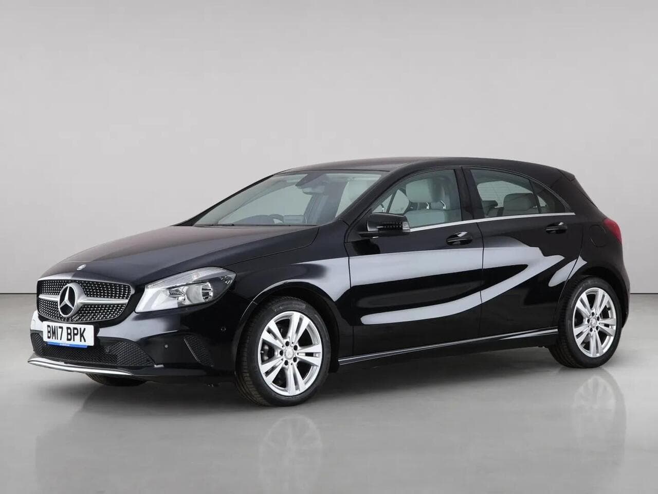 Mercedes-Benz A Class thumbnail Front Left