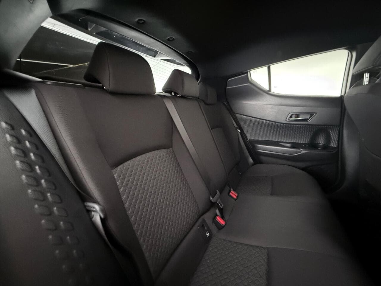 Toyota C-HR thumbnail Seats Rear