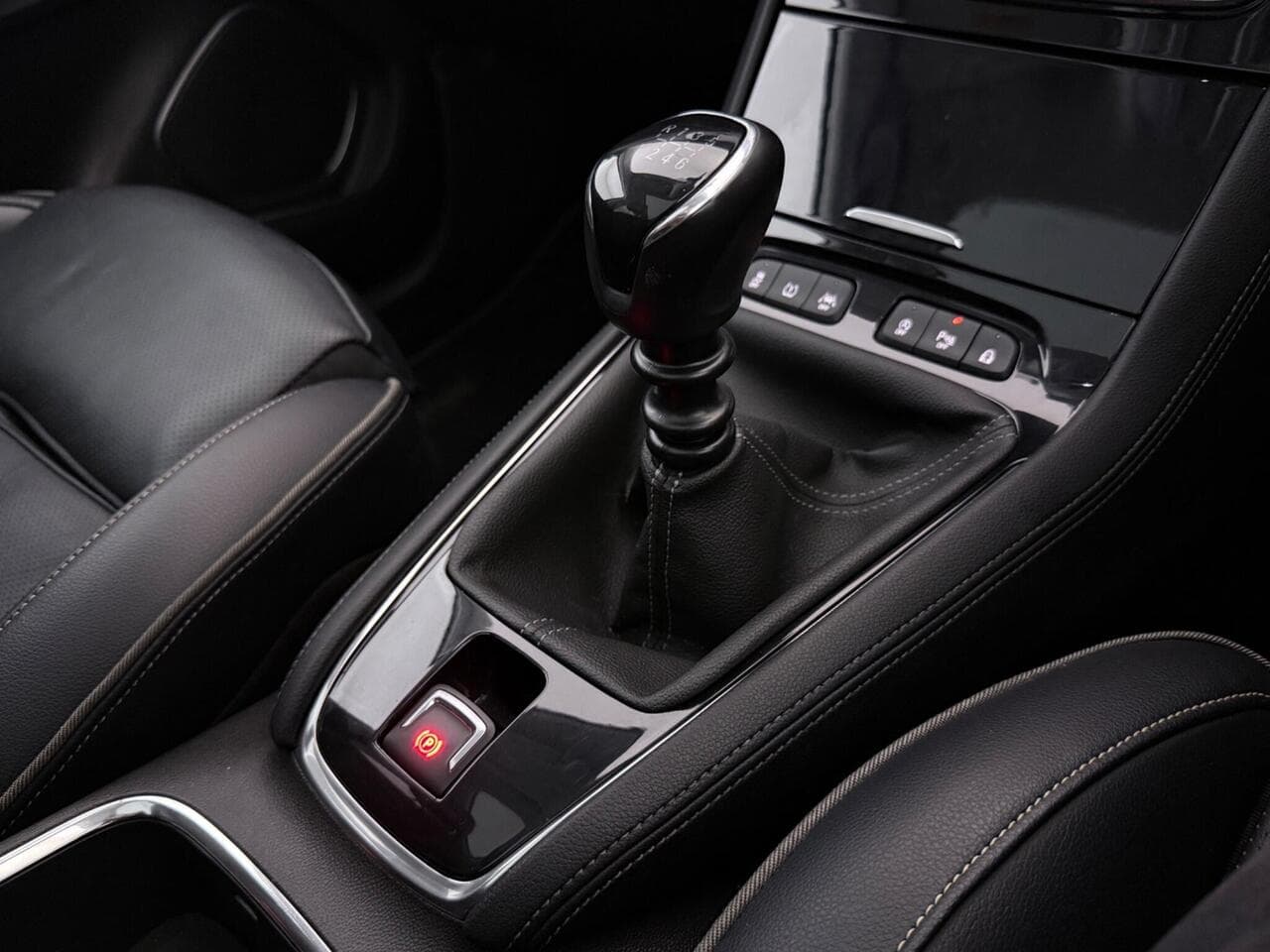 Vauxhall Grandland X thumbnail Interior Front