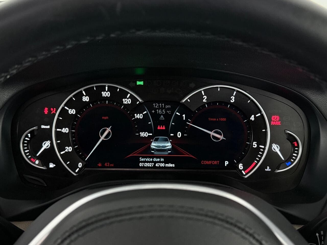 BMW X4 thumbnail Driver Instruments