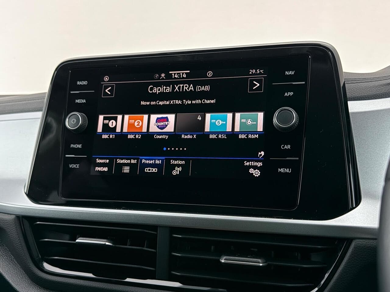 Volkswagen T-Roc thumbnail Infotainment System